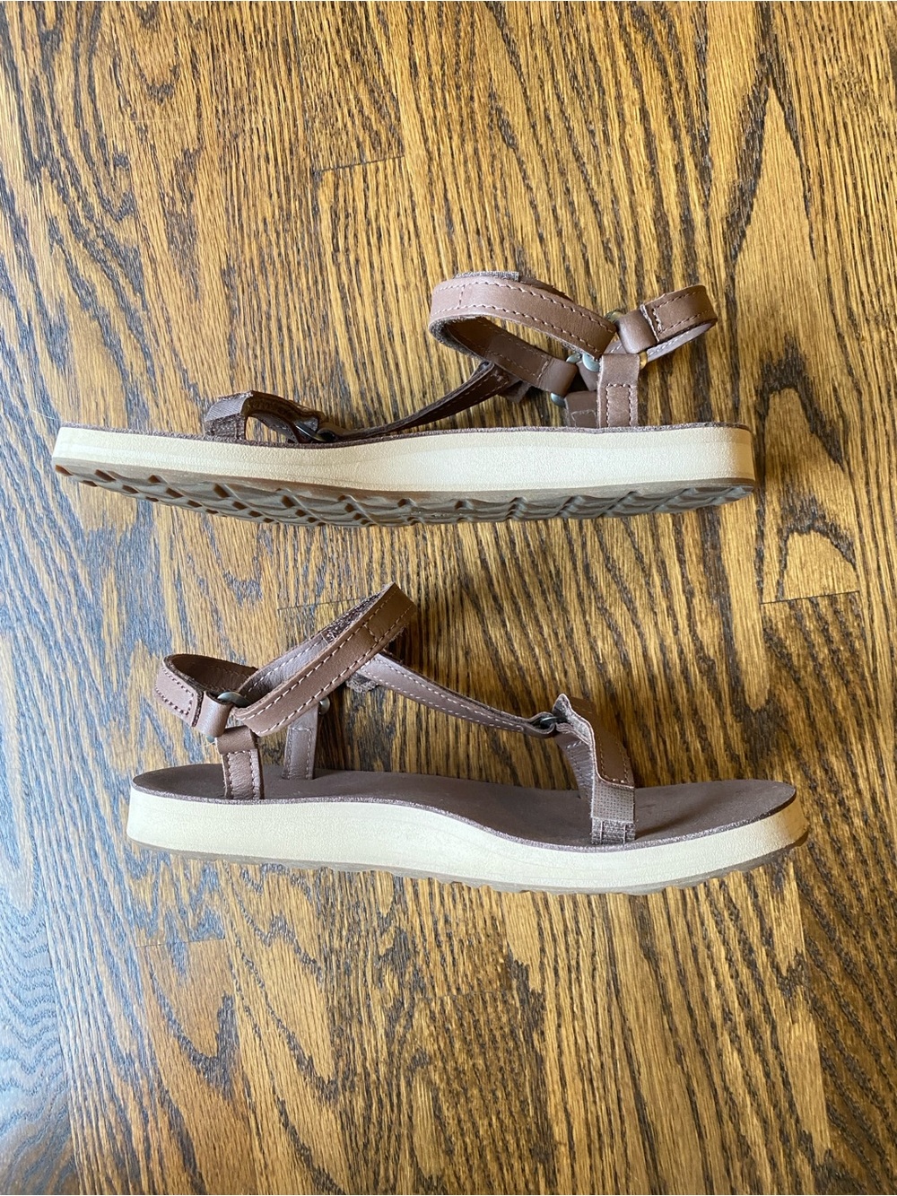 Teva Women's Original Universal Slim Leather Sandals size 5 minimalist summer